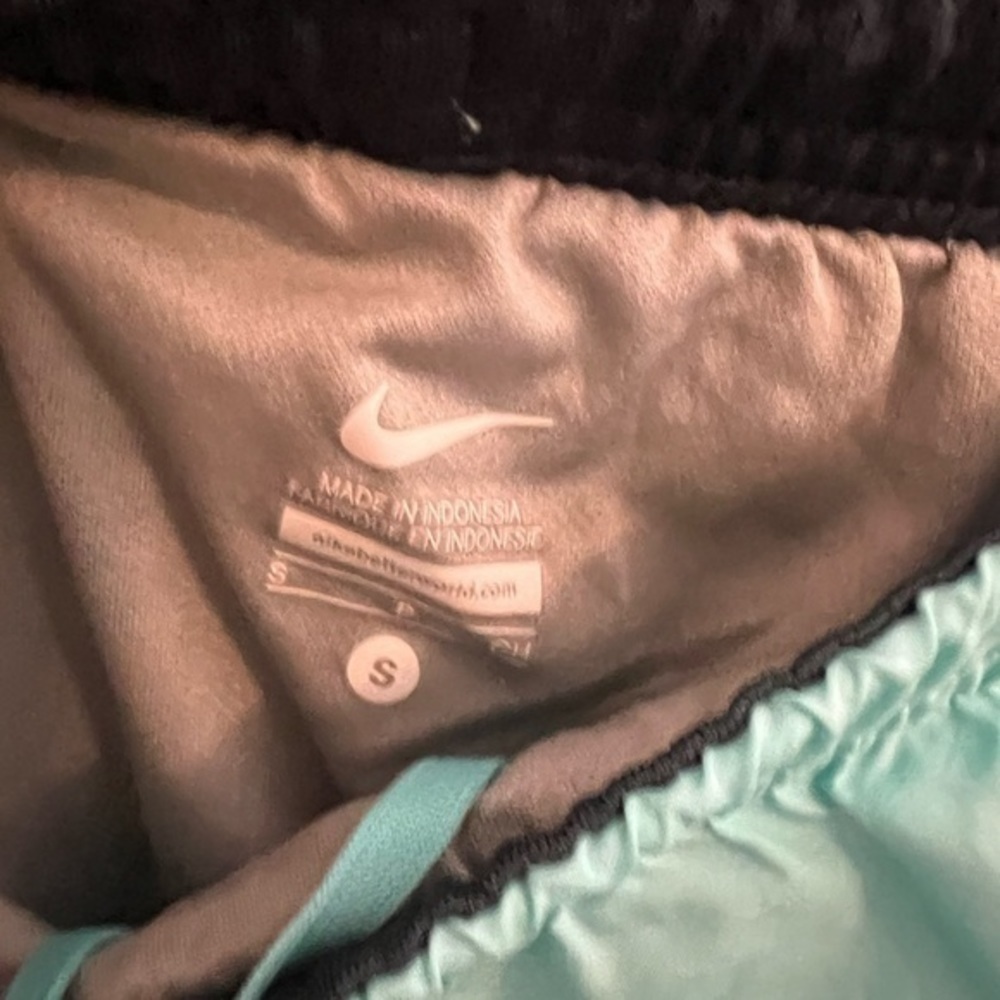 Women’s Nike shorts. Size small. - Picture 3 of 5